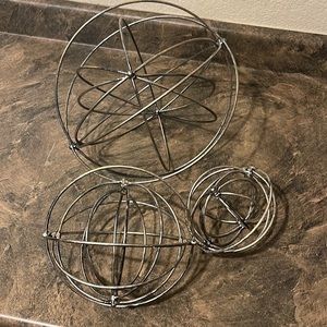 Metal sphere table decor